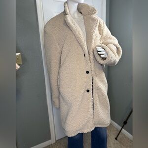 This is a Reason Brand Women's Faux Fur Cozy Teddy Size 3XL Oversized Coat.